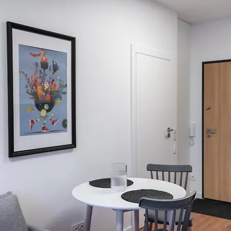 Apartment Metro Wierzbno Cosy By Bookinghost